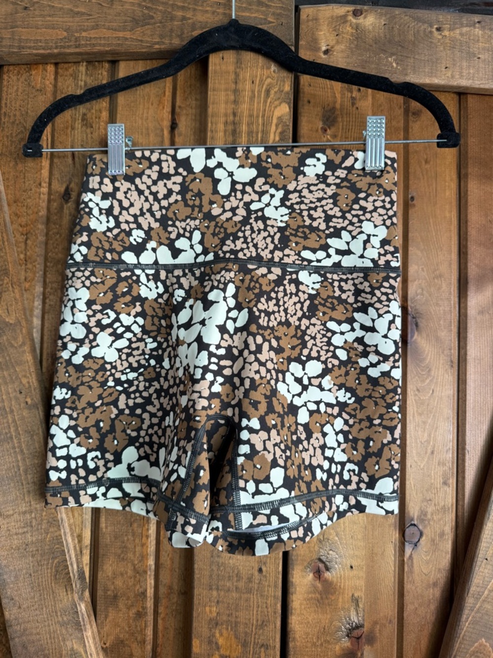 Offline by aerie High-Rise Floral Print Women’s Shorts in Brown and Cream